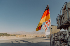 Staatssekretär Dr. Tauber, Vize-Verteidigungsminister Togooch Dulamdorj, Abgeordnete des Deutschen Bundestages beim EInsatz Resolute Support in Afganistan